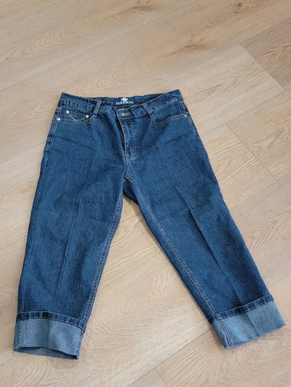 Jeanbay Womens Petite Embroidered Cuffed Capri Jeans Size 6P Rhinestone